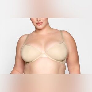 NWT SKIMS Weightless Demi Bra
Color Sand nude
Size 34H (5D)
BR-DEM-1893
